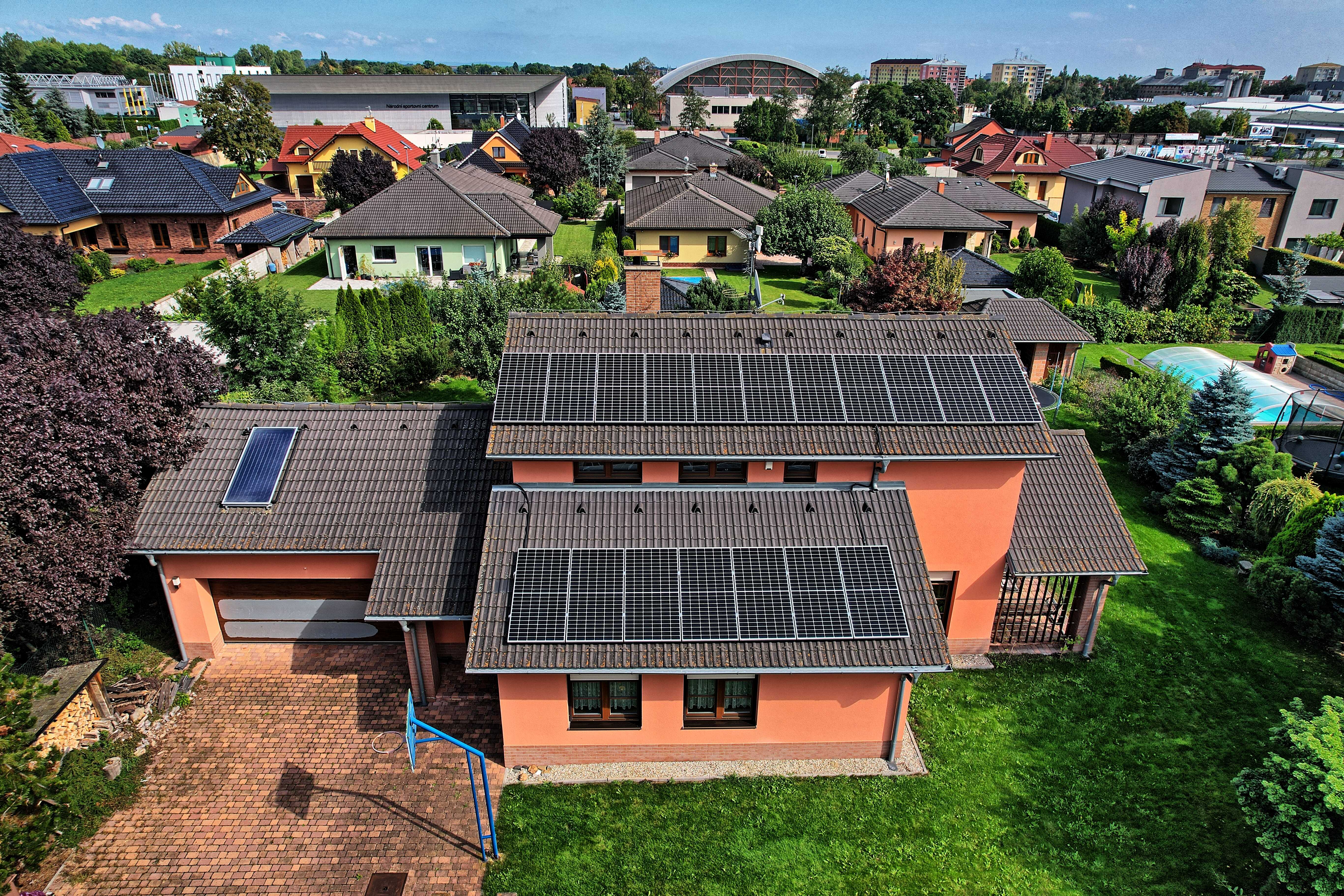 Fotovoltaická elektrárna na střeše domu